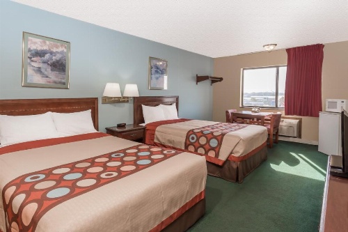 Super 8 by Wyndham Woodstock image 15