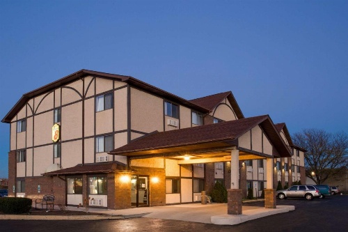 Super 8 by Wyndham Woodstock image 7
